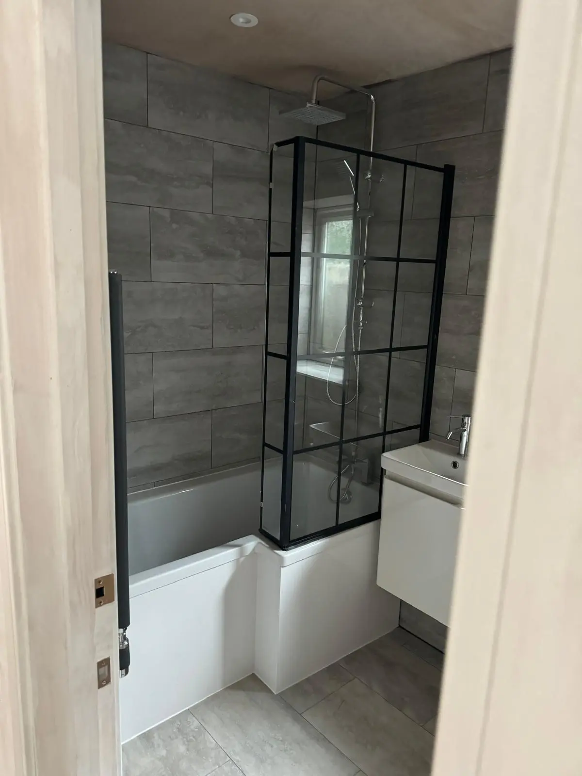 Bathroom with grid shower screen